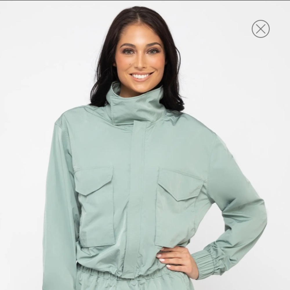 NWT!🔥 YOGALICIOUS Brand New Radiant Commuter Crop Jacket in Green, Size Medium